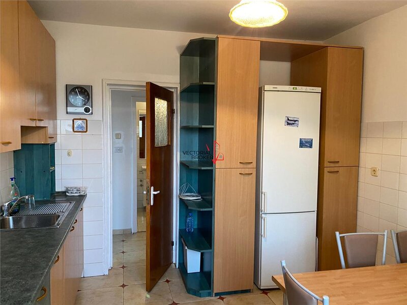 Vatra Luminoasa, oferta unica, 4 camere decomandat, etaj intermediar.